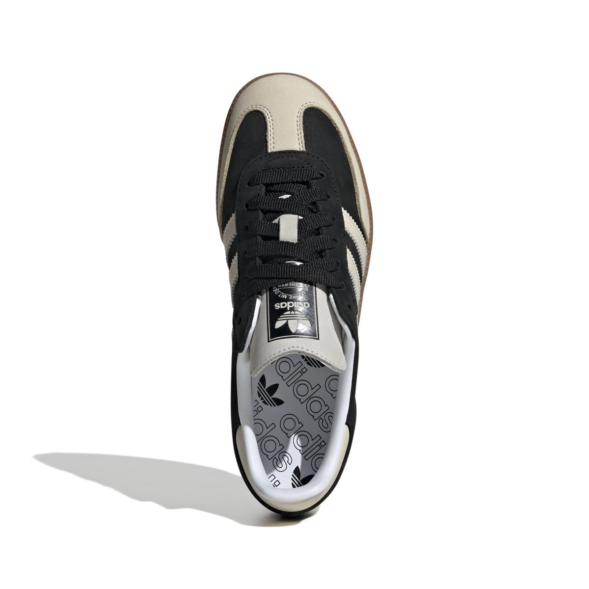product/2/0/2025_08_adidas_ie5836_3_footwear_photography_top_portrait_view_white.jpg