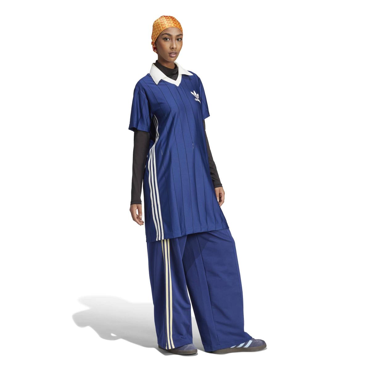 product/2/0/2025_09_adidas_ir7467_6_apparel_on_model_walking_view_white.jpg