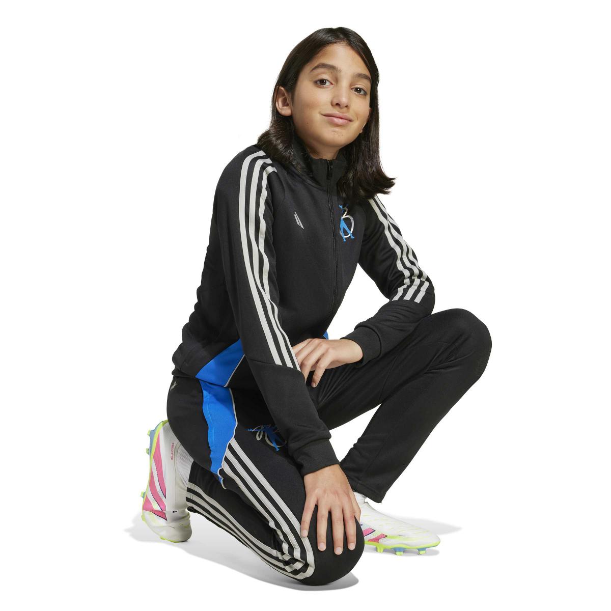 product/2/0/2025_09_adidas_jx3943_5_apparel_on_model_detail_view_1_white.jpg