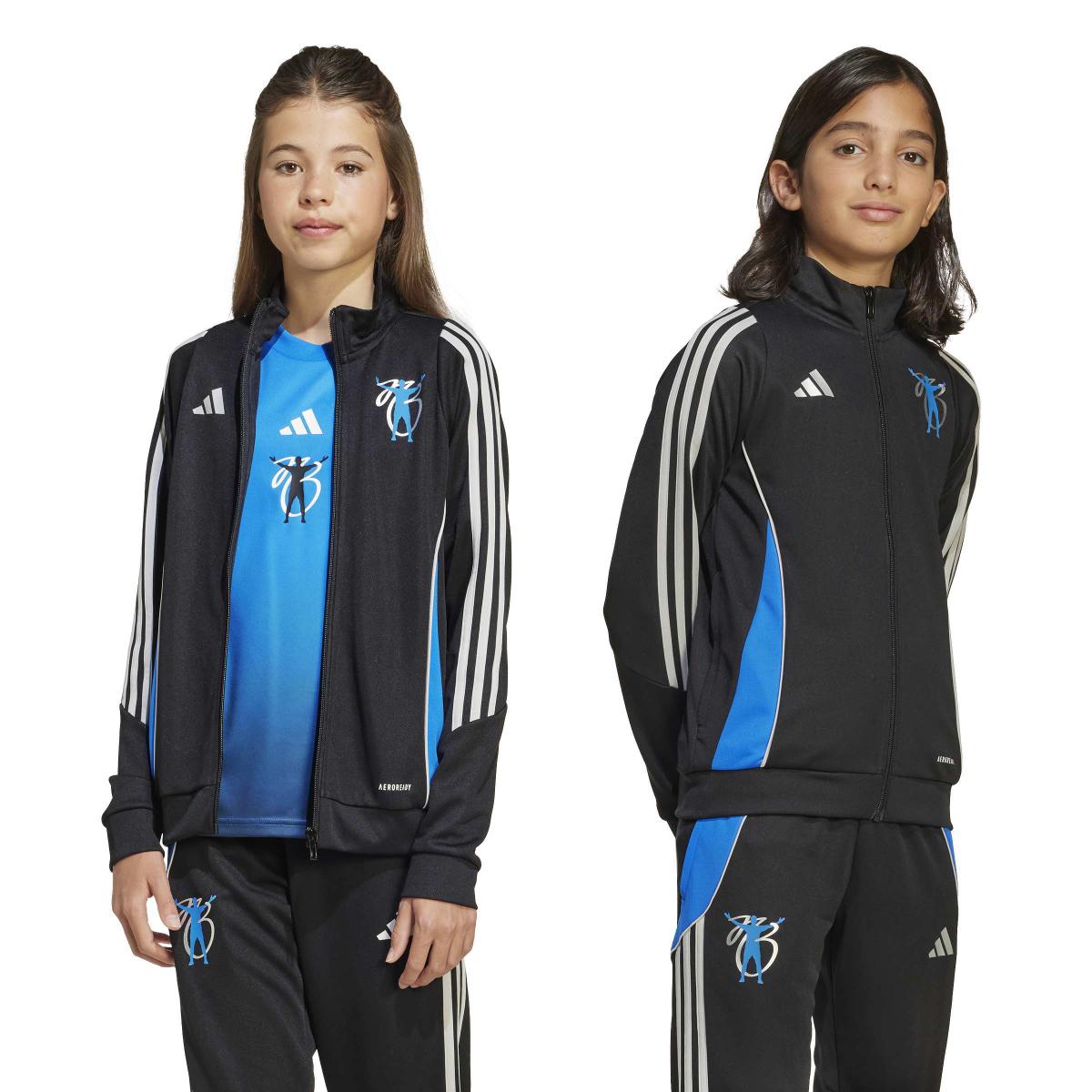 product/2/0/2025_09_adidas_jx3943_8_apparel_on_model_standard_unisex_pair_shot_white.jpg