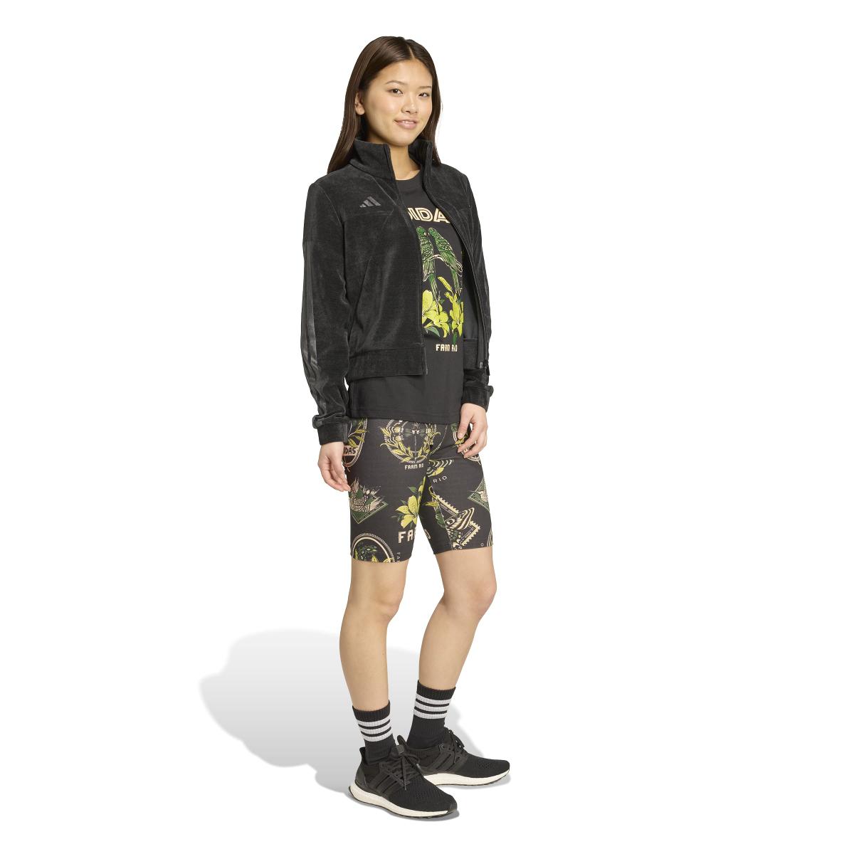 product/2/0/2025_adidas_jm8346_4_apparel_on_model_walking_view_white.jpg