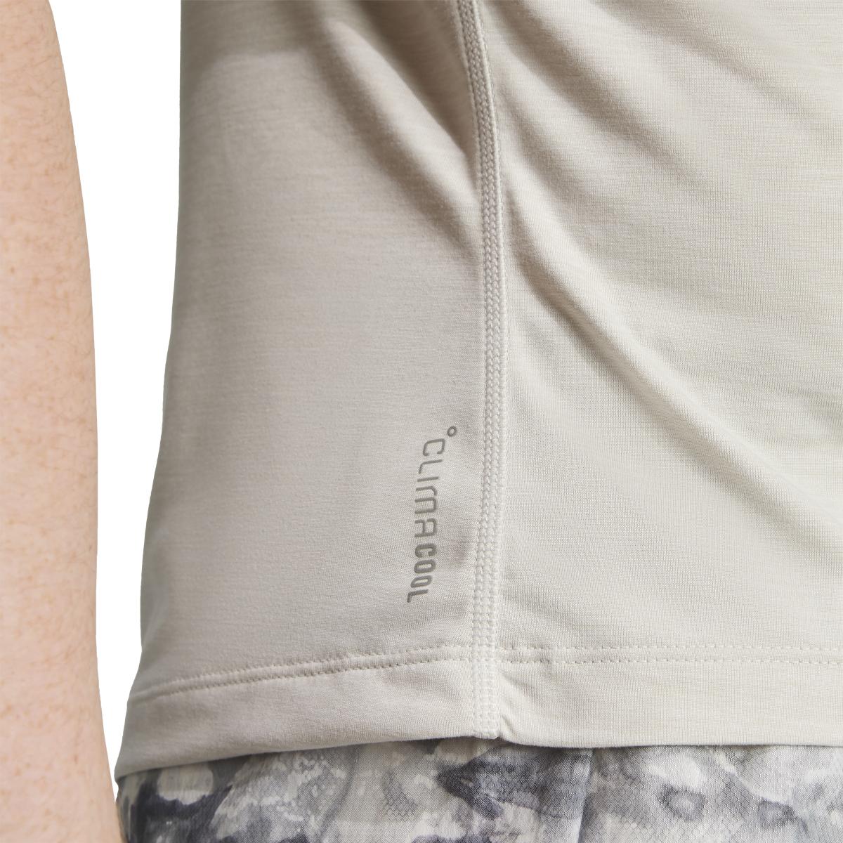 product/2/0/2025_adidas_jn9606_6_apparel_on_model_detail_view_2_white.jpg