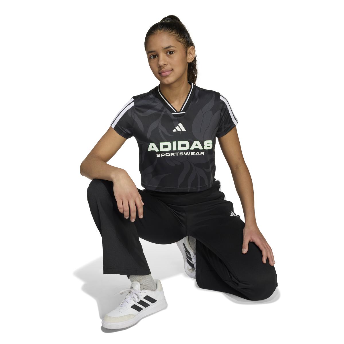 product/2/0/2025_adidas_jw7453_5_apparel_on_model_detail_view_1_white.jpg