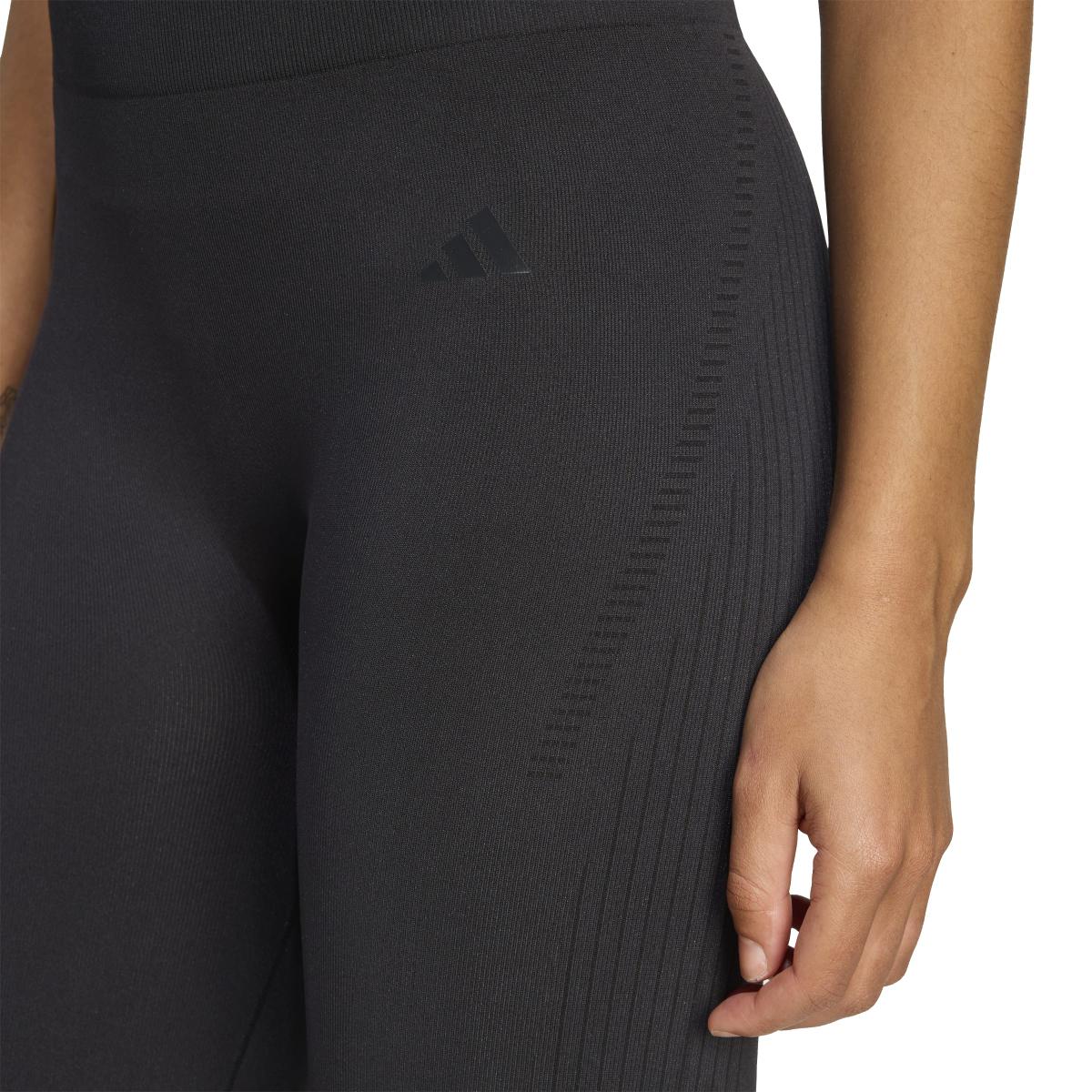 product/2/0/2025_adidas_jx3901_6_apparel_on_model_detail_view_2_white.jpg