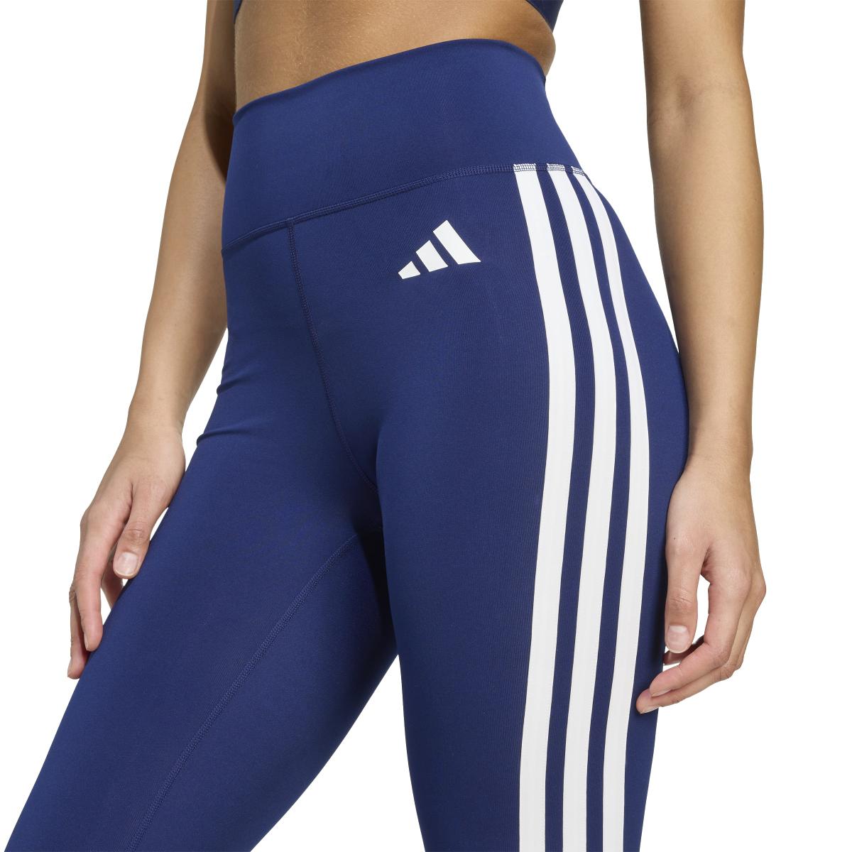 product/2/0/2025_adidas_kb7381_6_apparel_on_model_detail_view_2_white.jpg