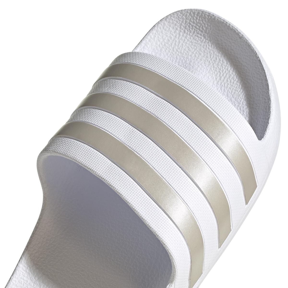 product/a/d/adidas_ef1730_9_footwear_photography_detail_view_2_white-nw031524.jpg