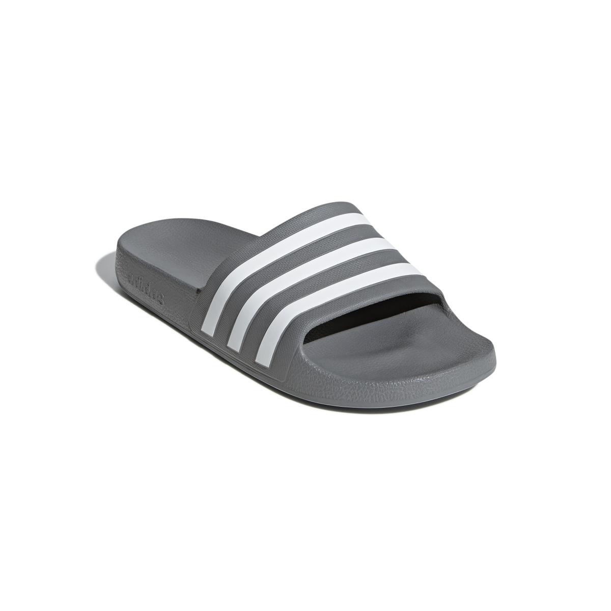 product/a/d/adidas_f35538_6_footwear_photography_front_lateral_top_view_white-nw112824.jpg