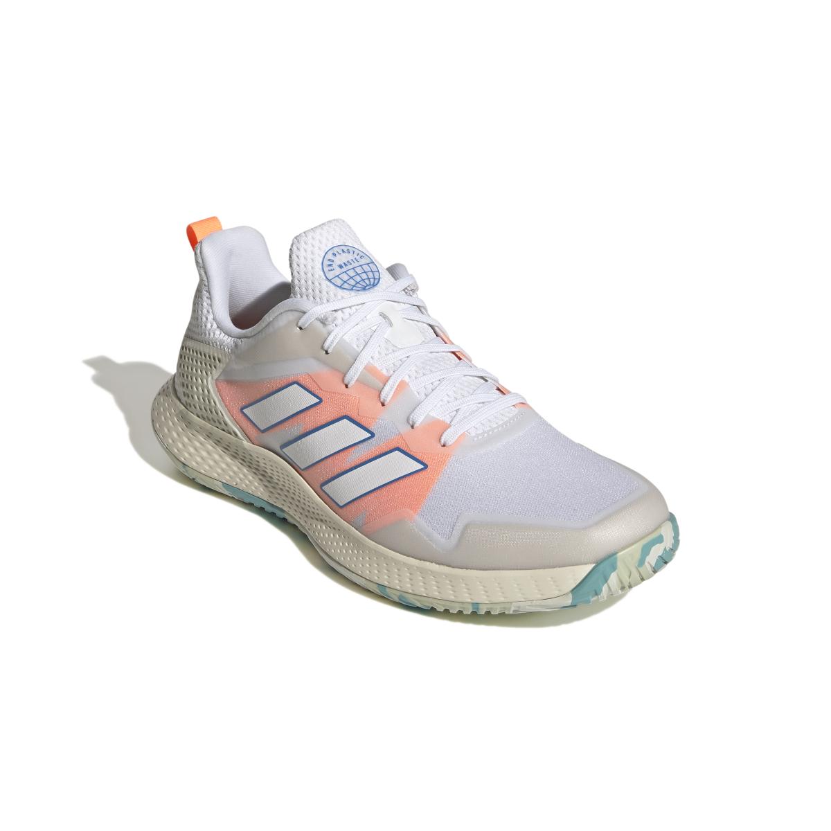 product/a/d/adidas_gv9520_6_footwear_photography_front_lateral_top_view_white_000.jpg