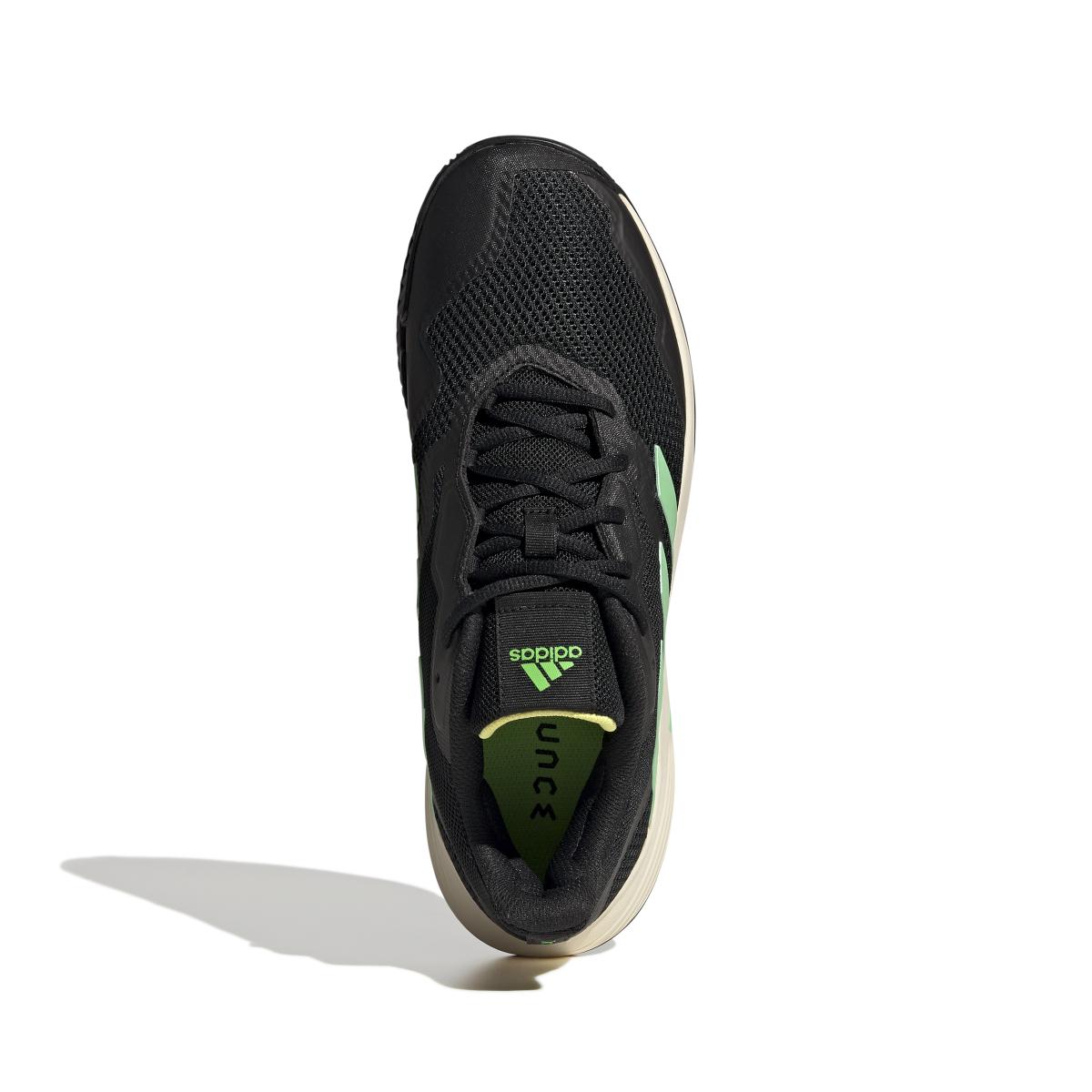 product/a/d/adidas_gw4220_3_footwear_photography_top_portrait_view_white_000.jpg