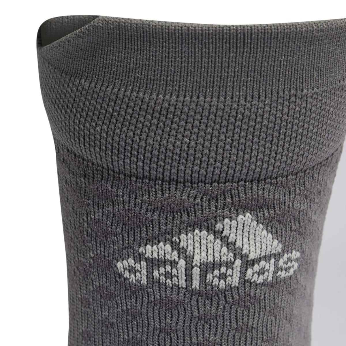 product/a/d/adidas_hn1584_3_hardware_photography_detail_view_2_white.jpg