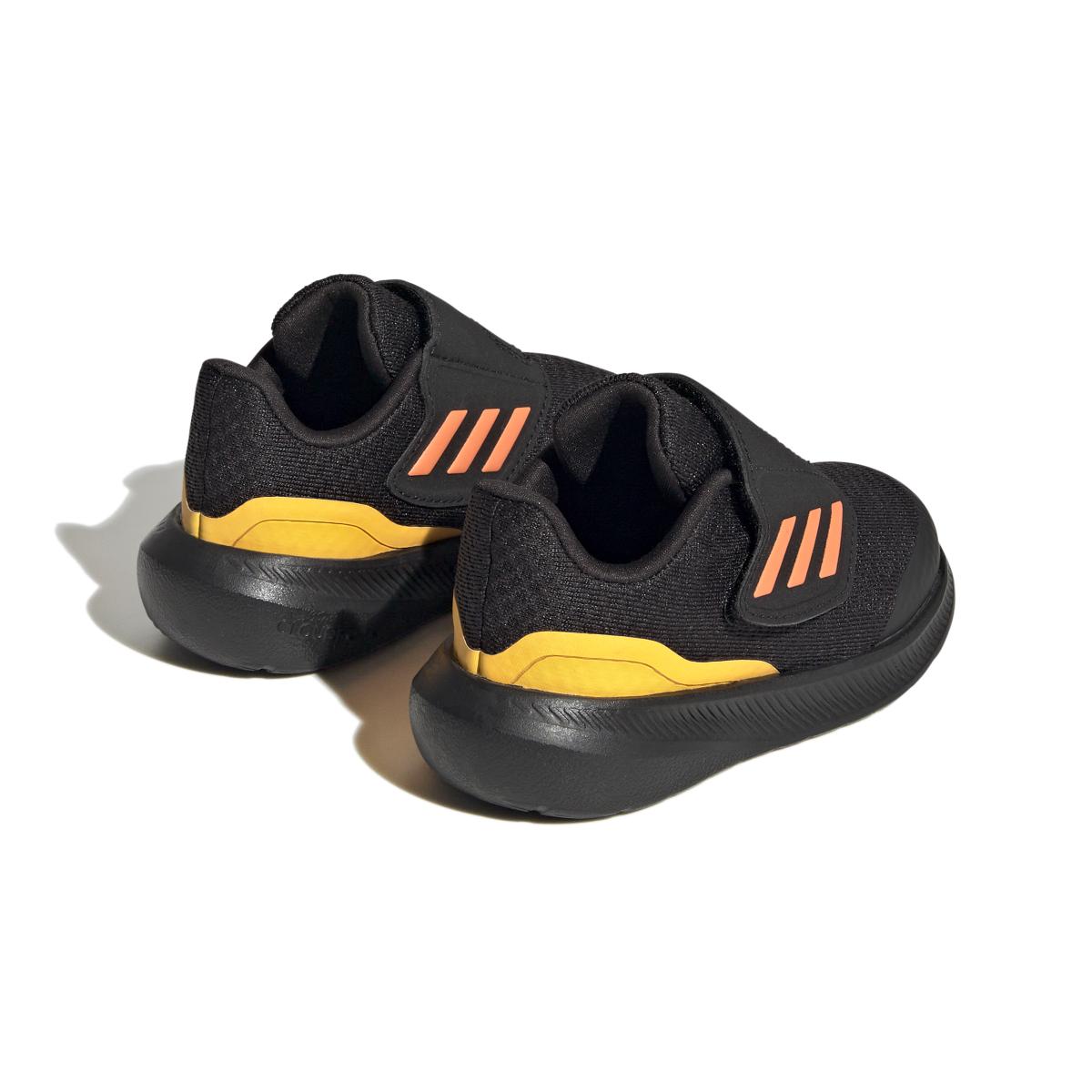 product/a/d/adidas_hp5861_7_footwear_photography_back_lateral_top_view_white_000.jpg