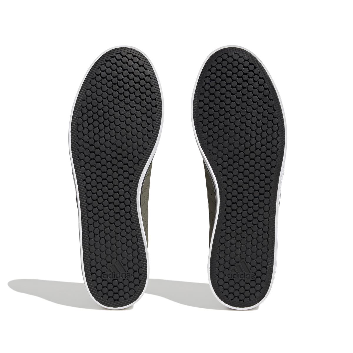 product/a/d/adidas_hp6002_4_footwear_photography_bottom_view_white-nw052424.jpg