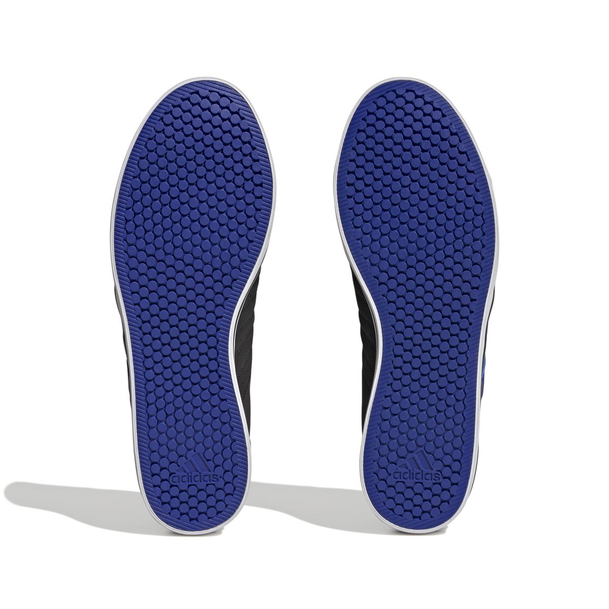 product/a/d/adidas_hp6004_4_footwear_photography_bottom_view_white-nw052424.jpg