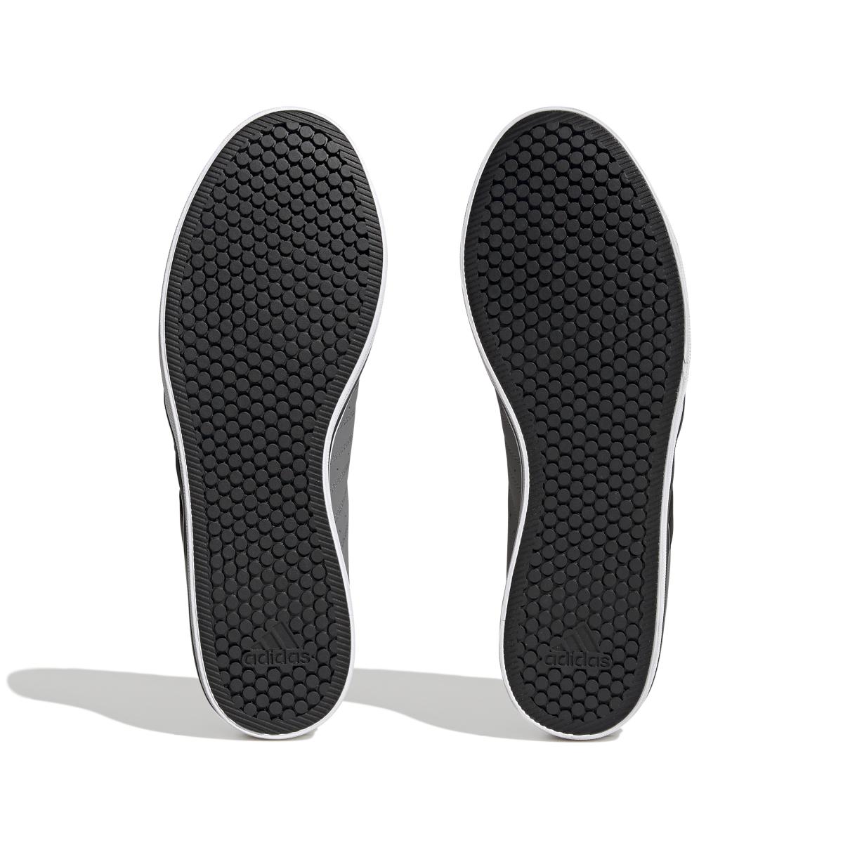 product/a/d/adidas_hp6007_4_footwear_photography_bottom_view_white-nw052424.jpg