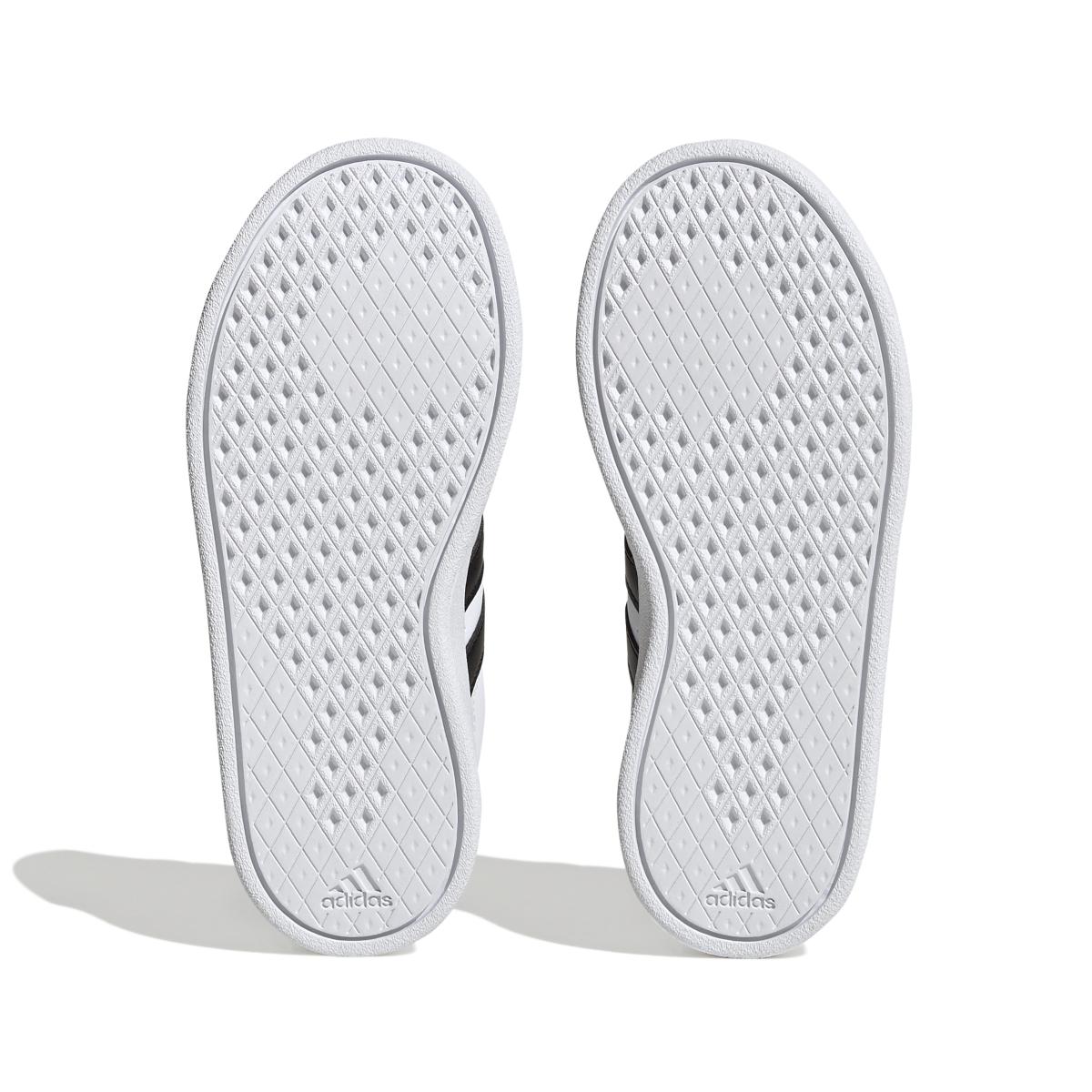 product/a/d/adidas_hp8956_4_footwear_photography_bottom_view_white-nw052424.jpg