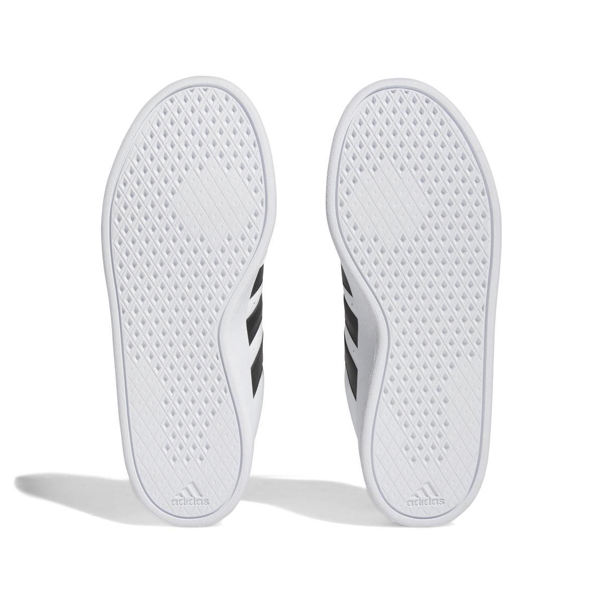product/a/d/adidas_hp9445_4_footwear_photography_bottom_view_white-nw052424.jpg