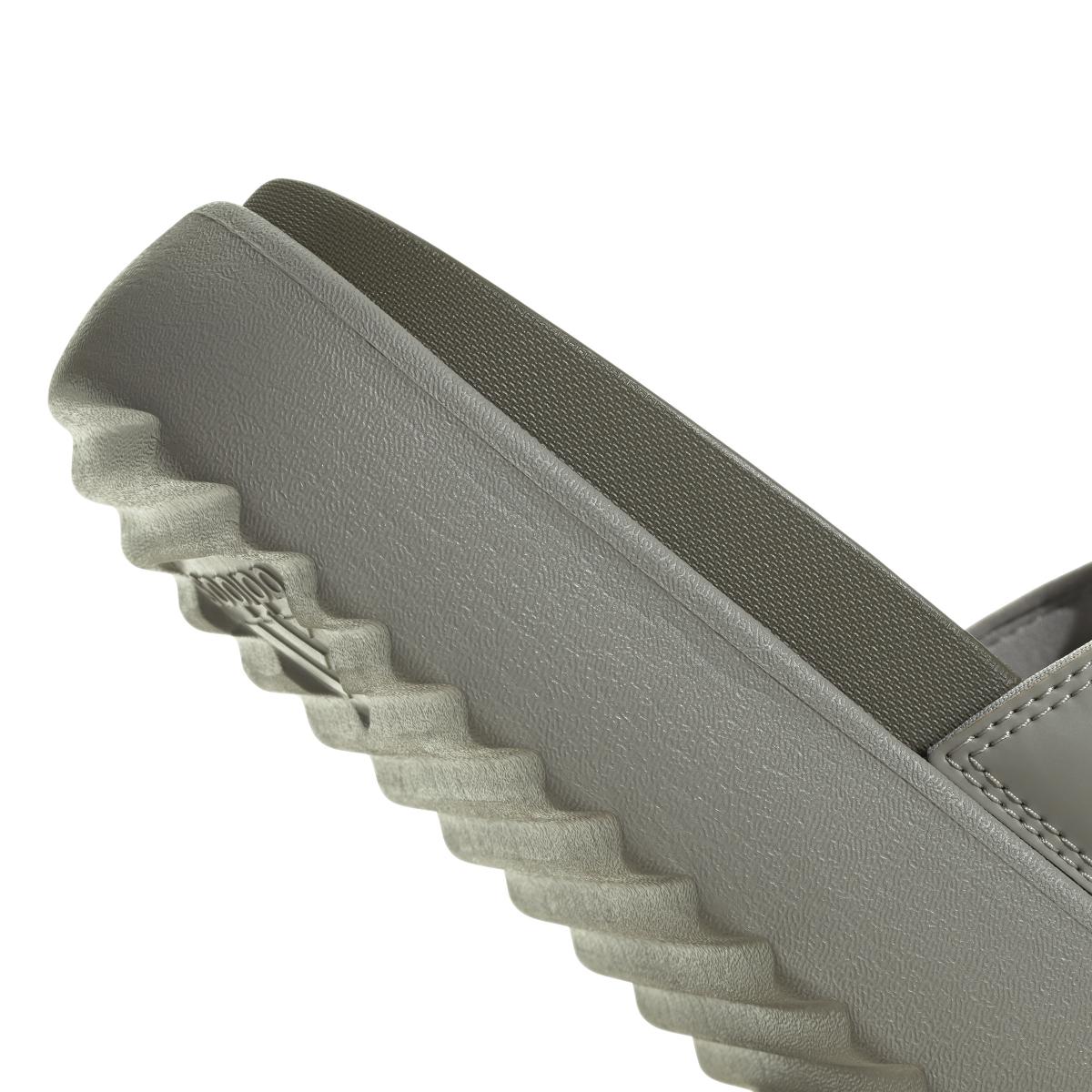 product/a/d/adidas_hq6180_9_footwear_photography_detail_view_2_white.jpg