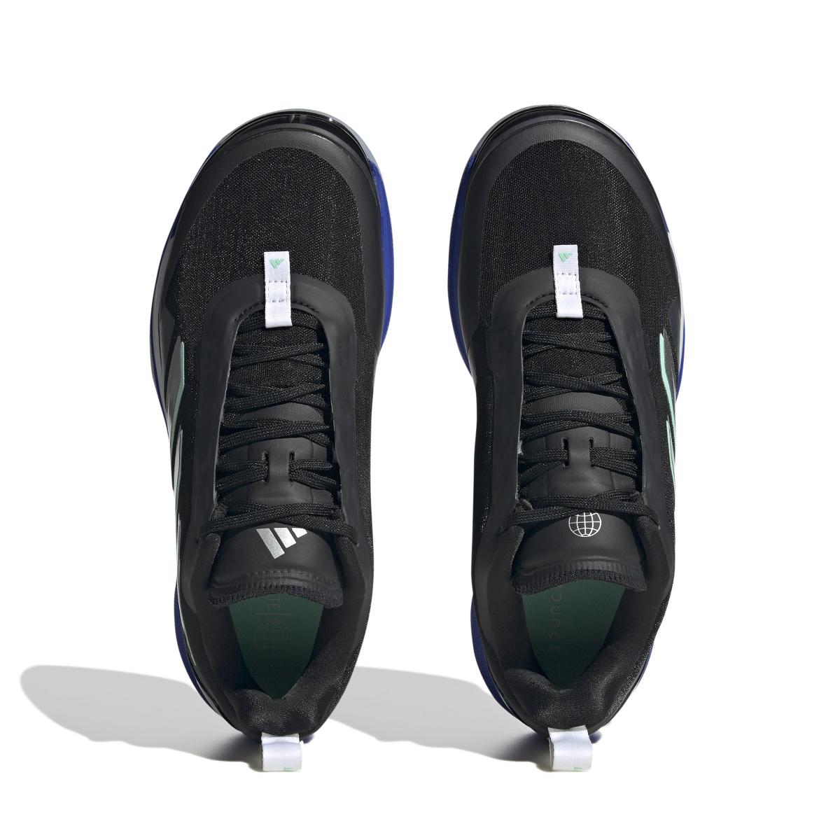 product/a/d/adidas_hq8402_3_footwear_photography_top_portrait_view_white.jpg