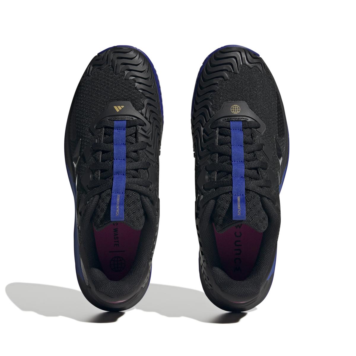 product/a/d/adidas_hq8438_3_footwear_photography_top_portrait_view_white_xo.jpg