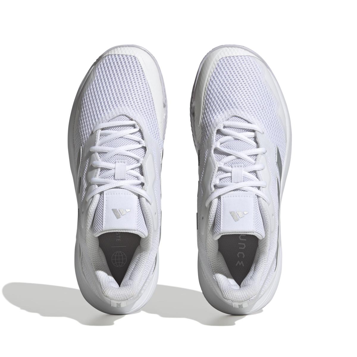 product/a/d/adidas_hq8473_3_footwear_photography_top_portrait_view_white-nw040824x.jpg