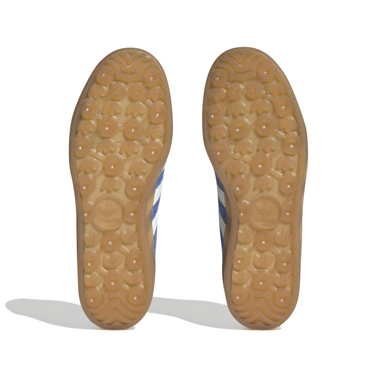 product/a/d/adidas_hq8717_4_footwear_photography_bottom_view_white.jpg