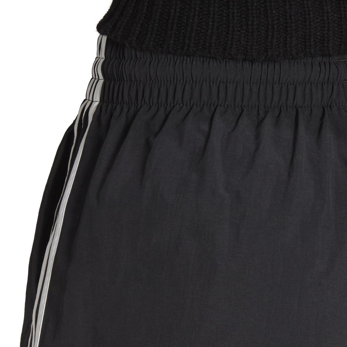 product/a/d/adidas_ht3397_7_apparel_on_model_detail_view_2_white.jpg