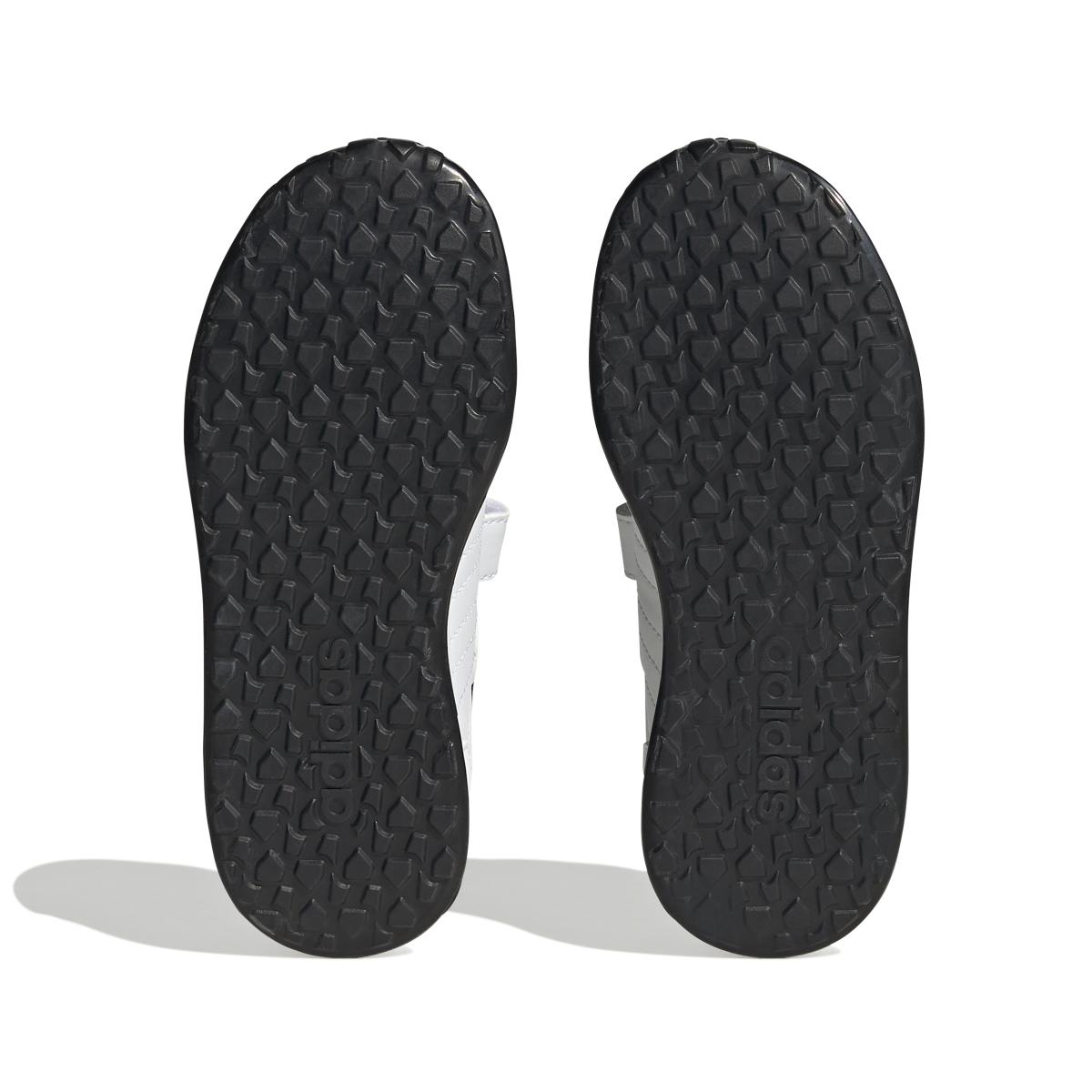 product/a/d/adidas_id4856_4_footwear_photography_bottom_view_white-nw052424.jpg