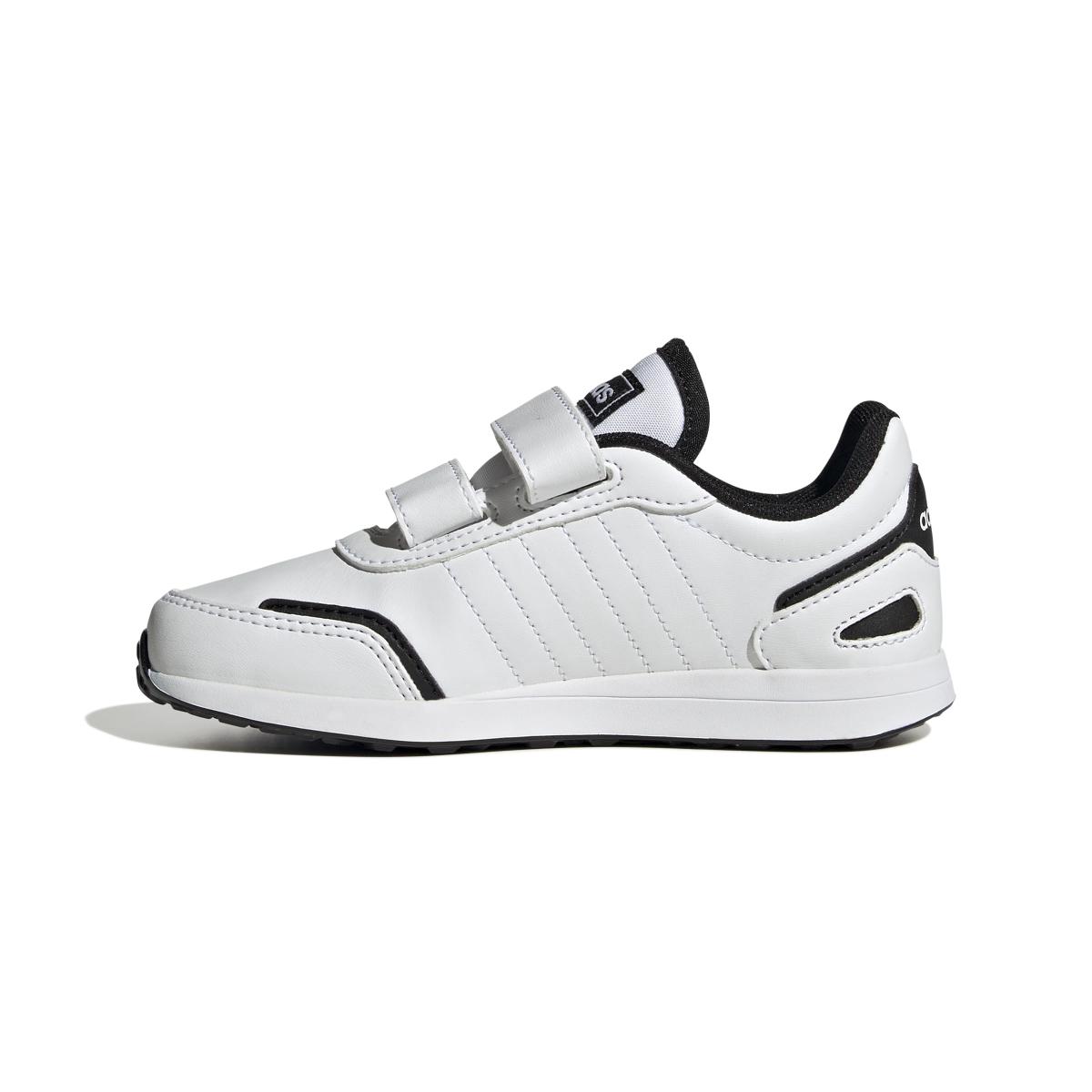 product/a/d/adidas_id4856_5_footwear_photography_side_medial_center_view_white-nw052424.jpg