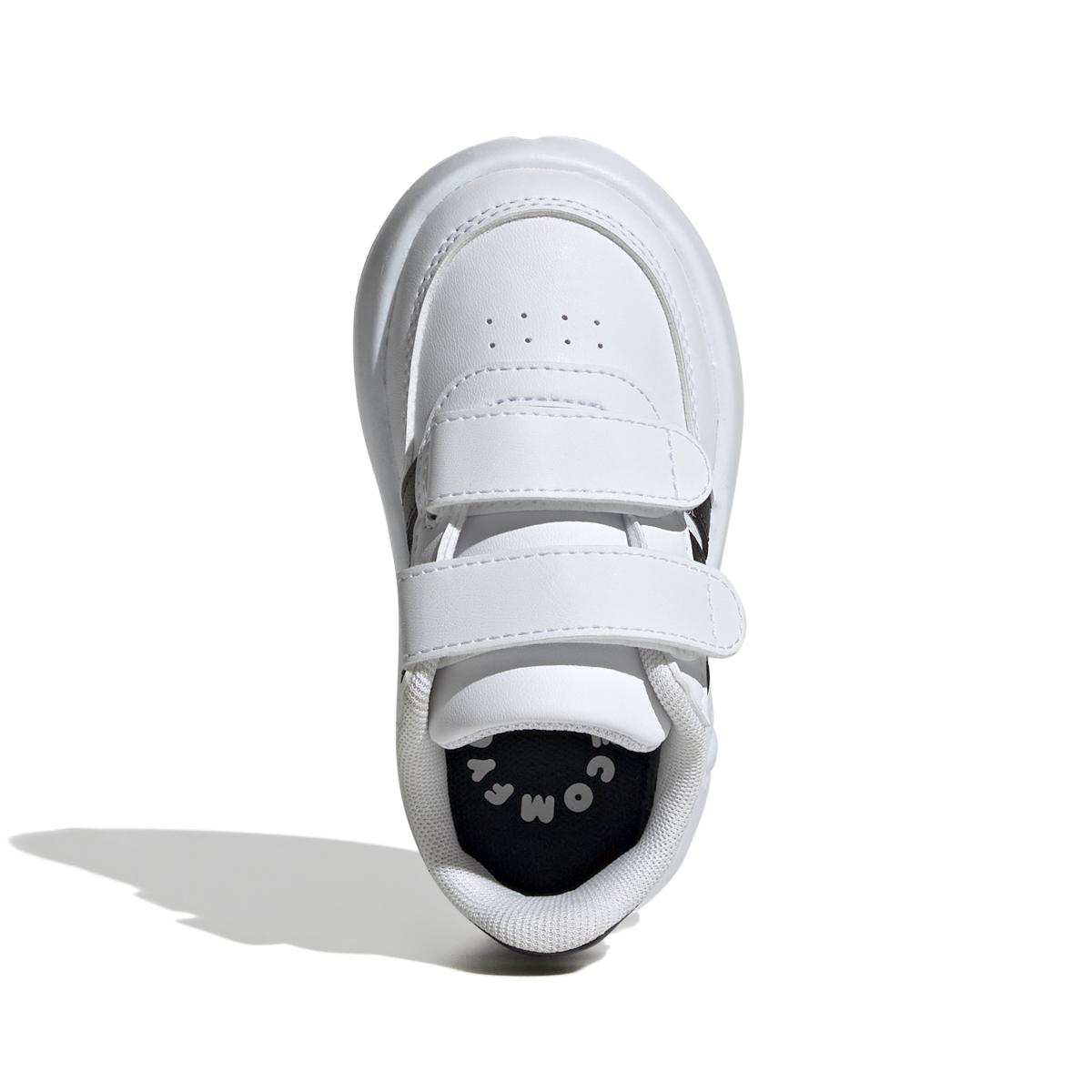 product/a/d/adidas_id5276_3_footwear_photography_top_portrait_view_white-nw052424.jpg