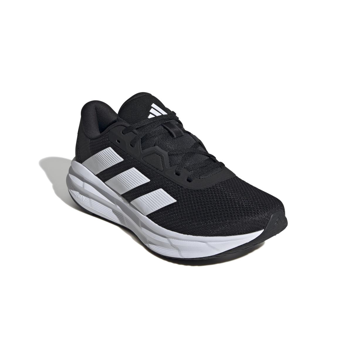 product/a/d/adidas_id8760_6_footwear_photography_front_lateral_top_view_white.jpg