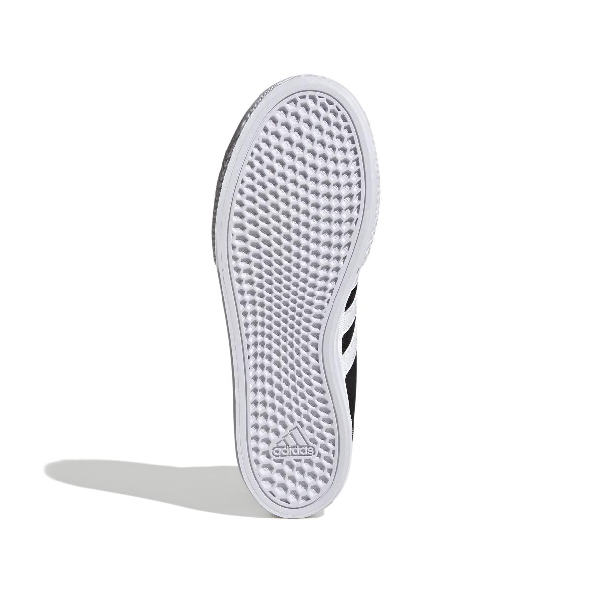 product/a/d/adidas_ie2317_4_footwear_photography_bottom_view_white.jpg