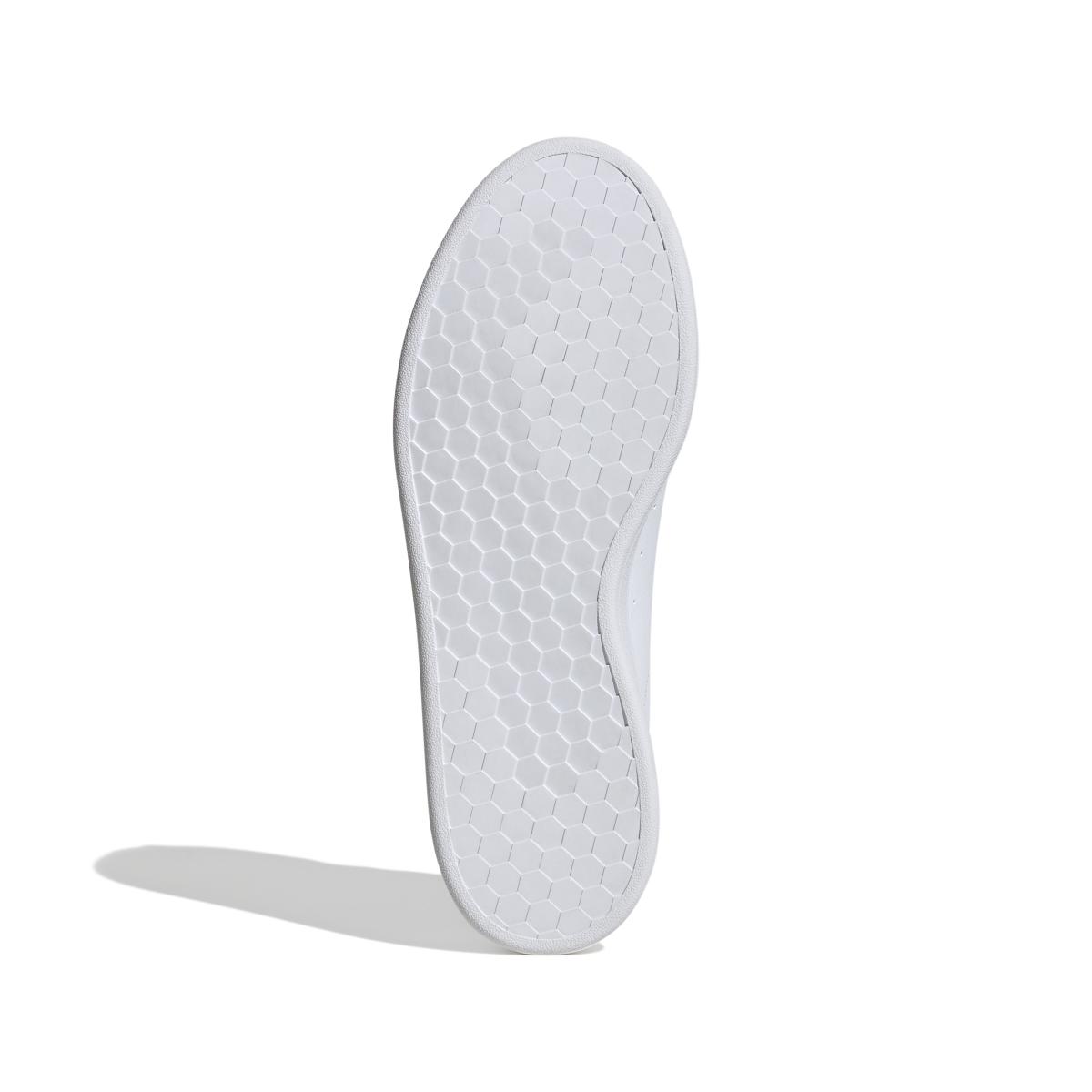 product/a/d/adidas_if4076_4_footwear_photography_bottom_view_white-nw052424.jpg
