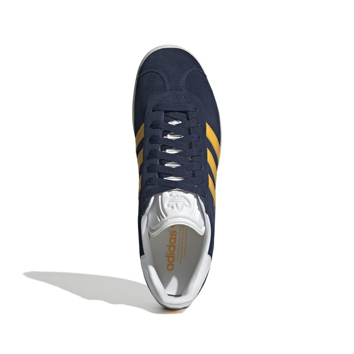 product/a/d/adidas_ig2094_3_footwear_photography_top_portrait_view_white.jpg