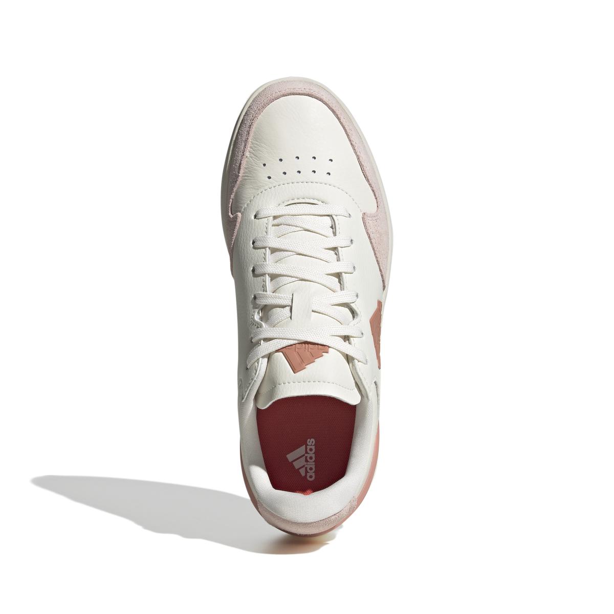 product/a/d/adidas_ig9829_3_footwear_photography_top_portrait_view_white-030824x.jpg