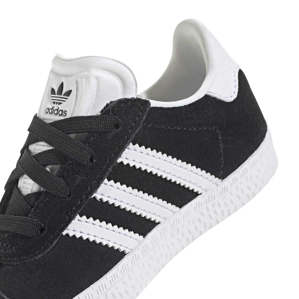 product/a/d/adidas_ih0338_9_footwear_photography_detail_view_2_white.jpg