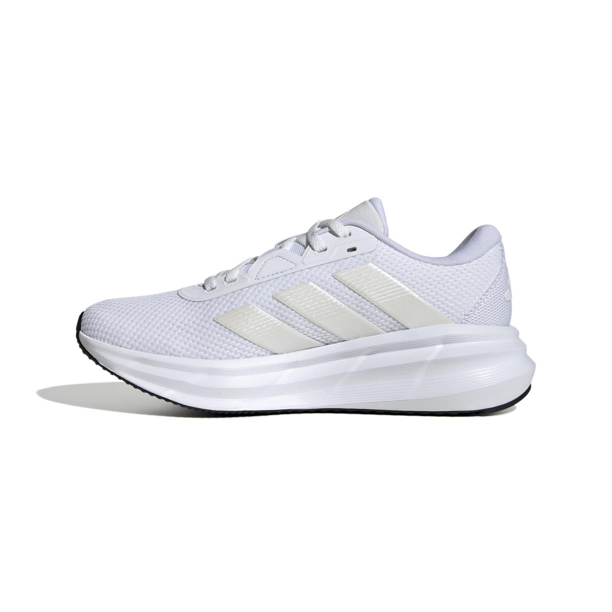 product/a/d/adidas_ih3662_5_footwear_photography_side_medial_center_view_white.jpg