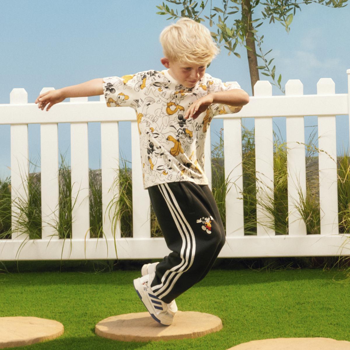 product/a/d/adidas_in7298_4_apparel_photography_heromrktng_view_2_white.jpg