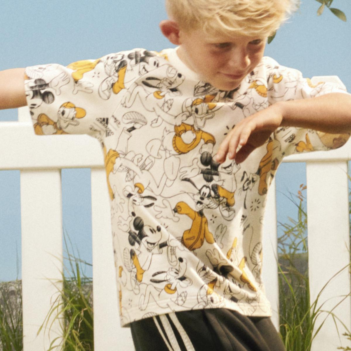 product/a/d/adidas_it8778_10_apparel_photography_heromrktng_view_3_white.jpg