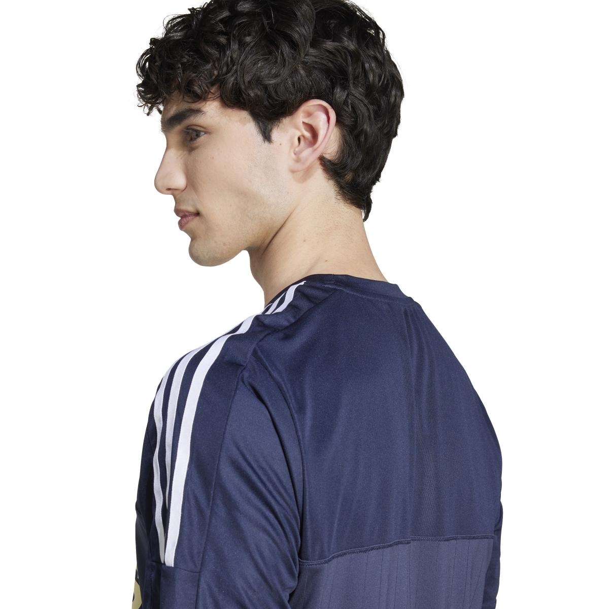 product/a/d/adidas_iw5960_8_apparel_on_model_detail_view_2_white.jpg