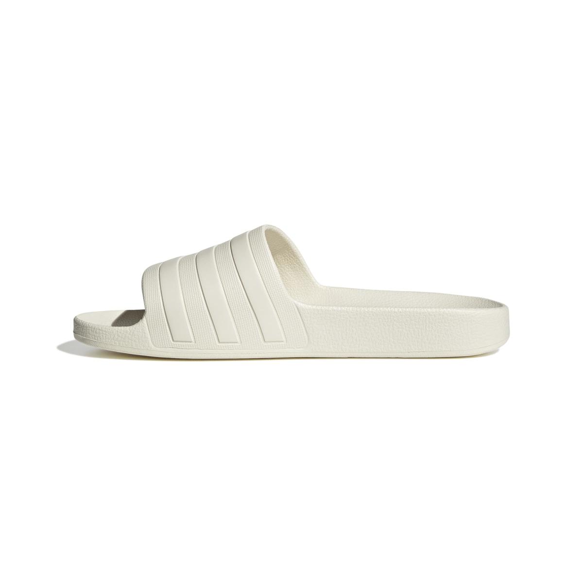 product/a/d/adidas_jp5183_5_footwear_photography_side_medial_center_view_white-nw091625.jpg