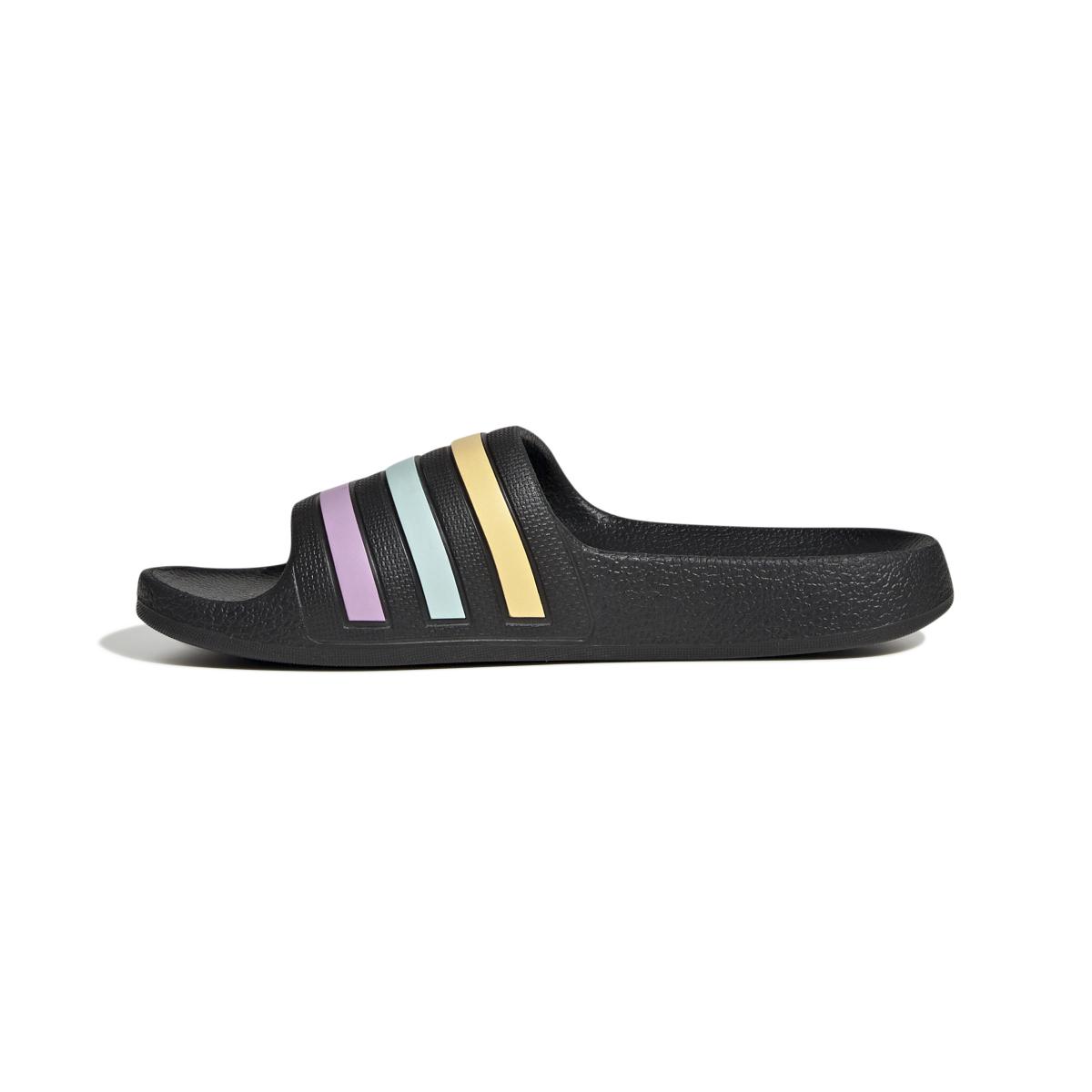 product/a/d/adidas_jp5774_5_footwear_photography_side_medial_center_view_white-nw091625.jpg