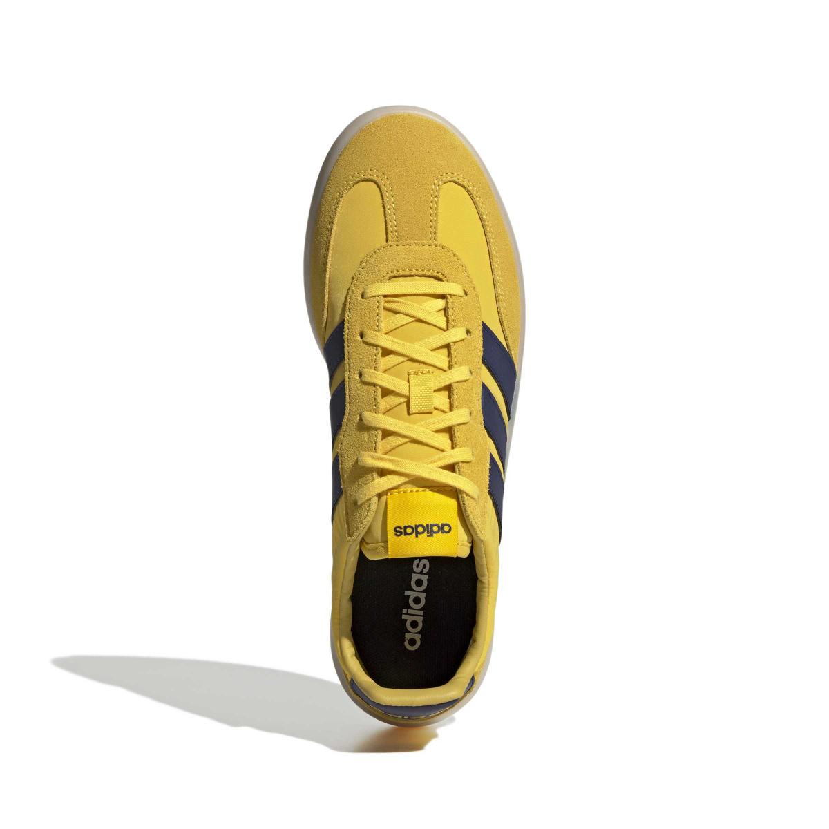 product/a/d/adidas_jp9668_3_footwear_photography_top_portrait_view_white-nw091625.jpg