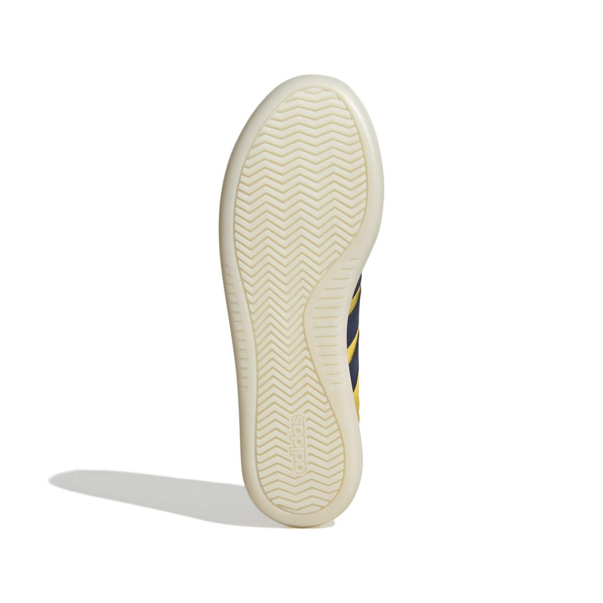 product/a/d/adidas_jp9668_4_footwear_photography_bottom_view_white-nw091625.jpg