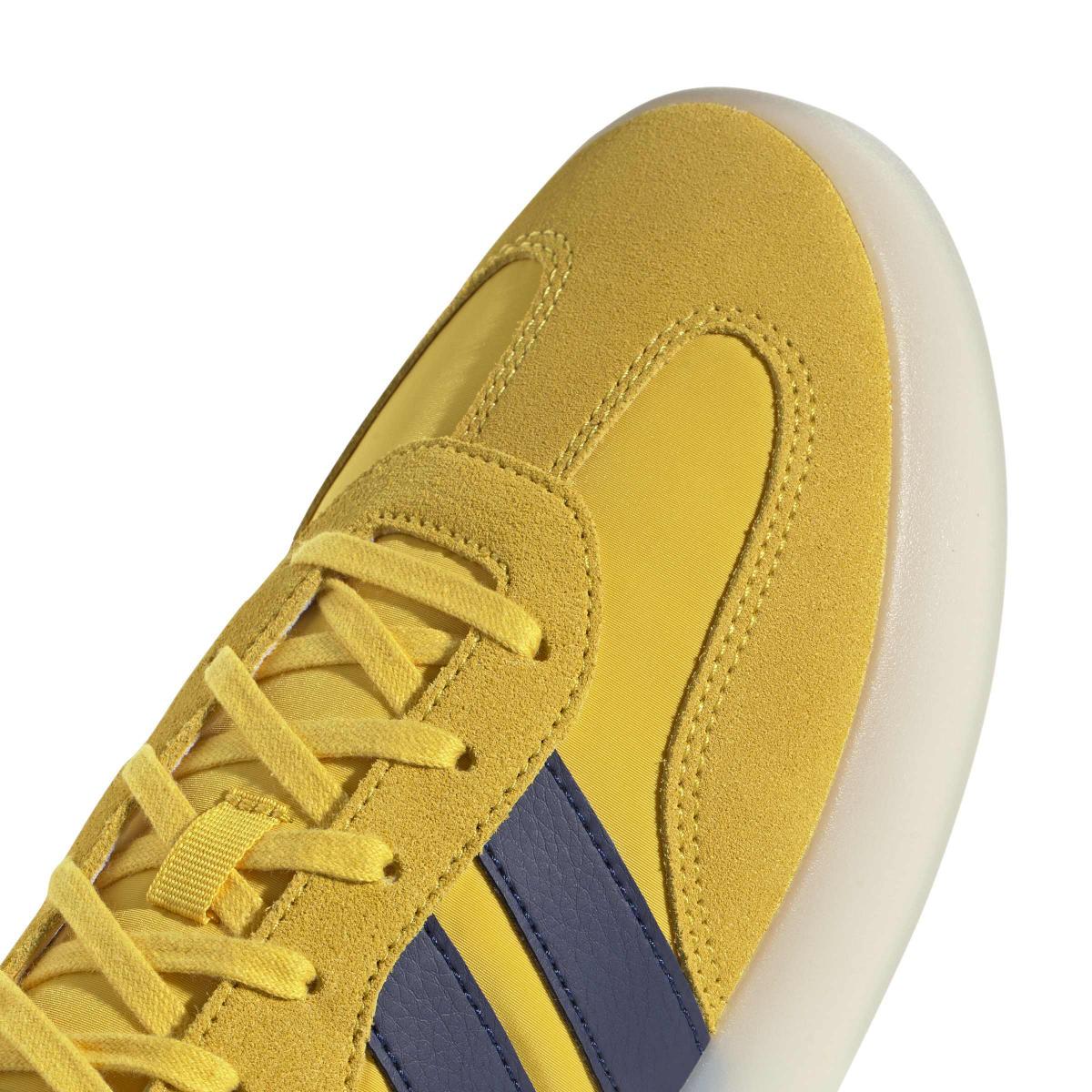 product/a/d/adidas_jp9668_9_footwear_photography_detail_view_2_white-nw091625.jpg
