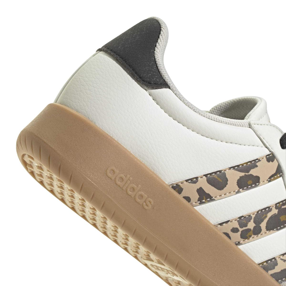 product/a/d/adidas_jq2296_9_footwear_photography_detail_view_2_white-nw091625.jpg