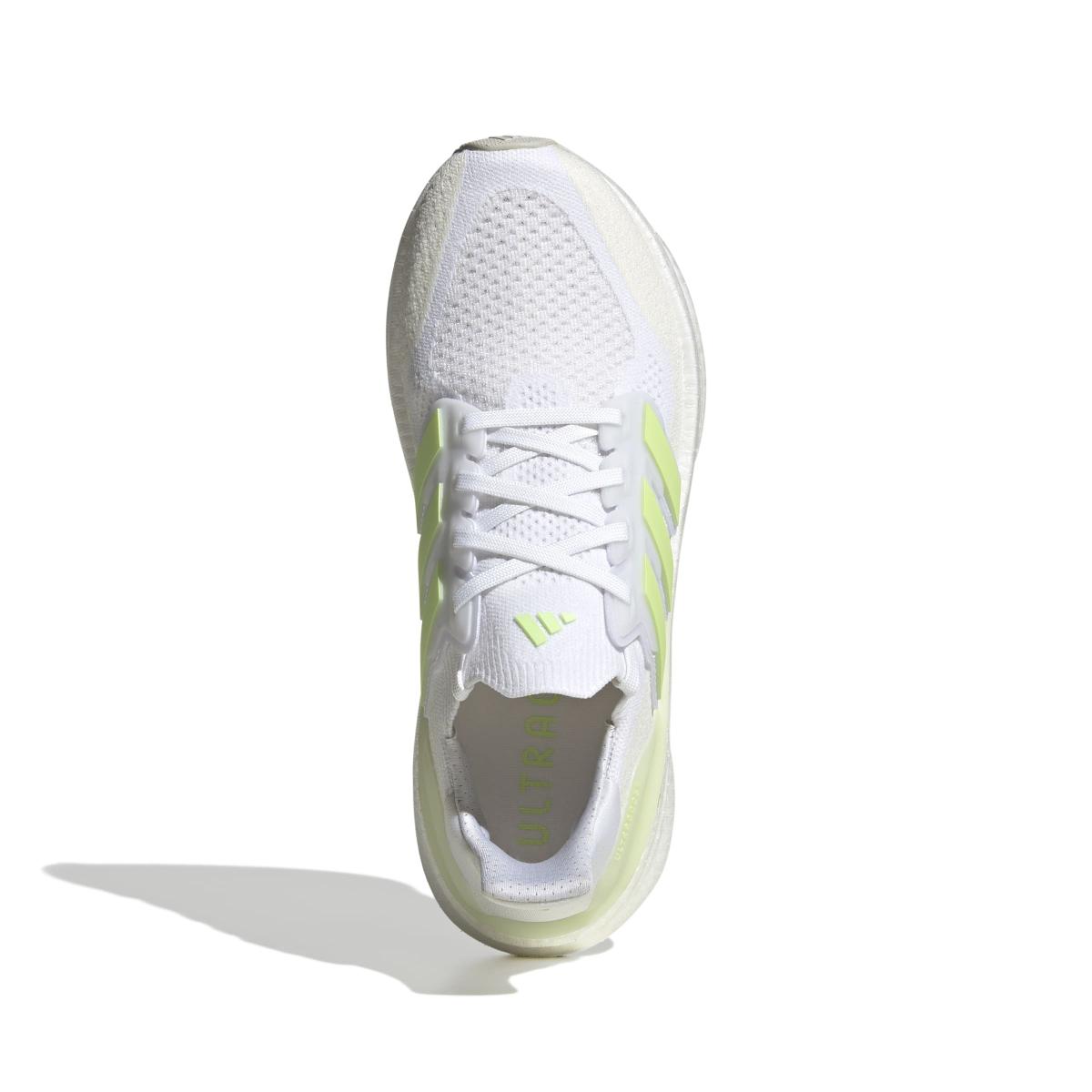 product/a/d/adidas_jq2912_3_footwear_photography_top_portrait_view_white-nw091625.jpg