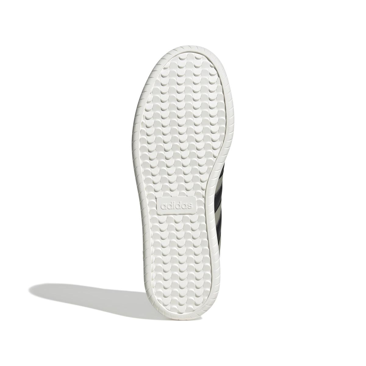 product/a/d/adidas_jr1324_4_footwear_photography_bottom_view_white-nw091625.jpg