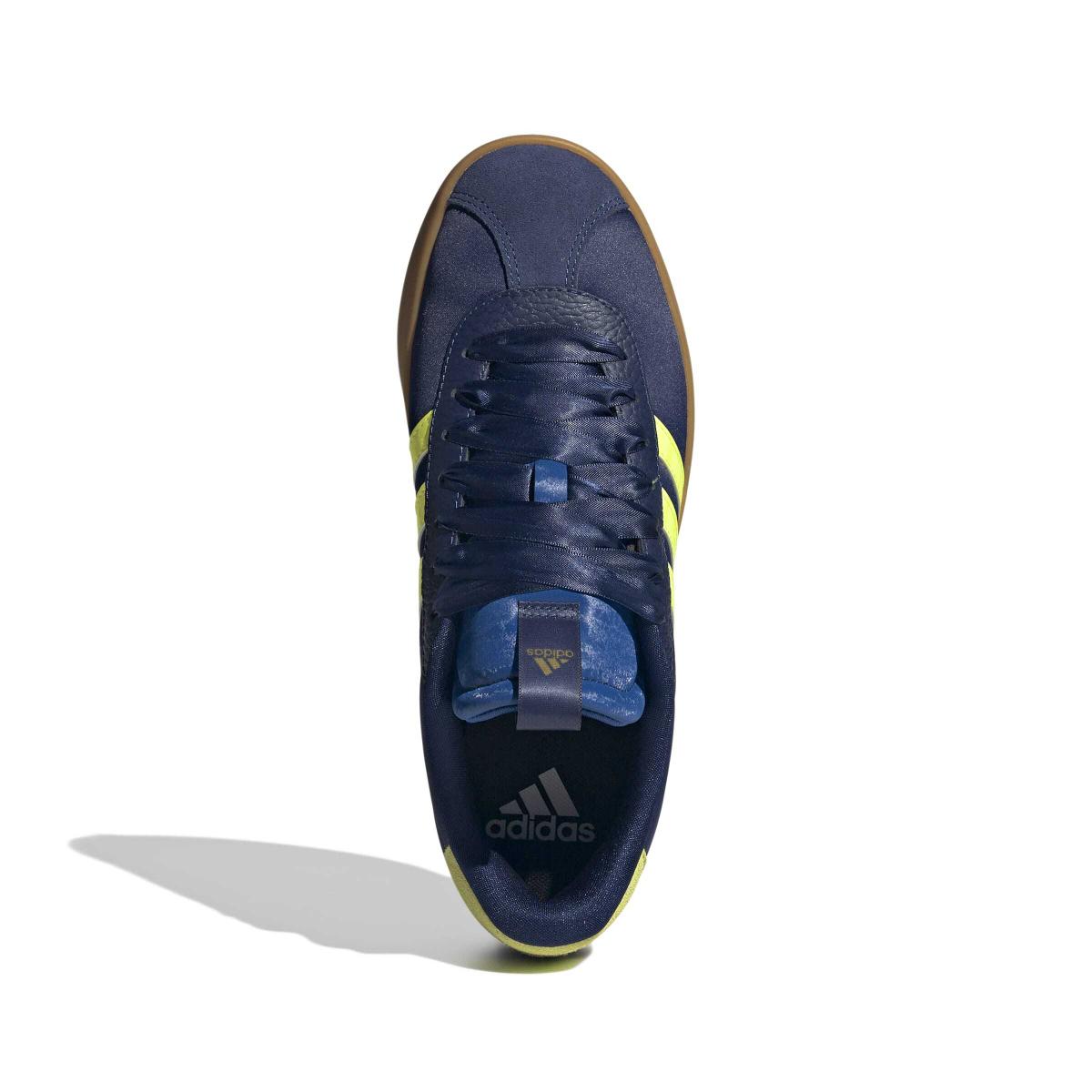 product/a/d/adidas_jr8672_3_footwear_photography_top_portrait_view_white-nw091725.jpg