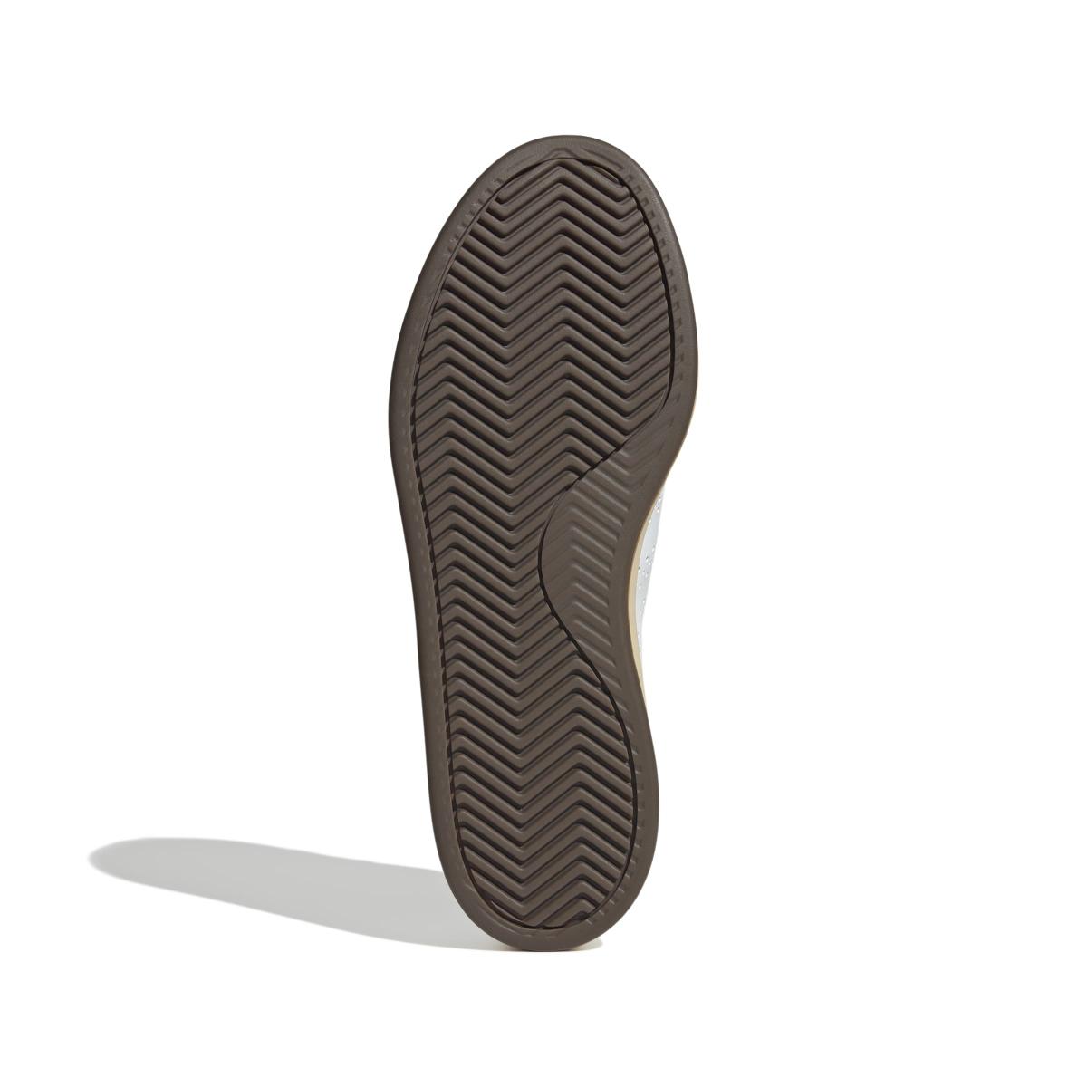 product/a/d/adidas_js4486_4_footwear_photography_bottom_view_white-nw091725.jpg