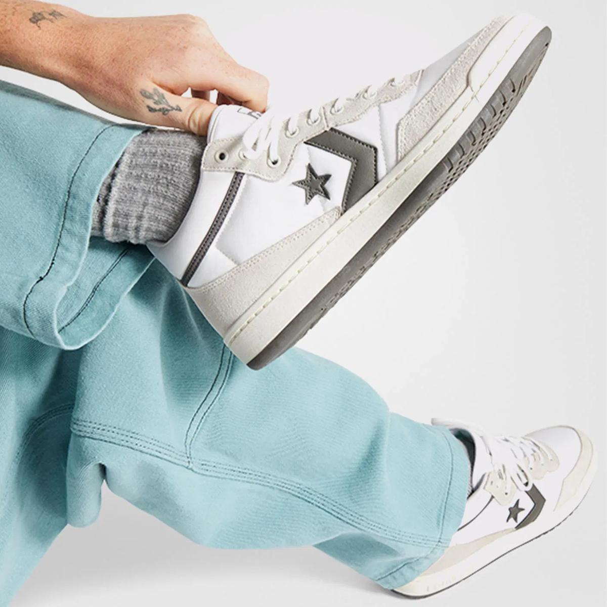 product/c/o/converse_a08855c_blanc_3.jpg